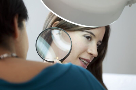 芭克硅膠軟膏可以直接接觸眼睛嗎